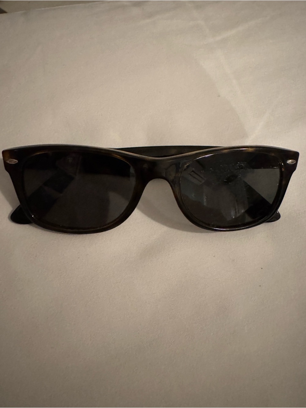 Ray-Ban RB2132 New Wayfarer 902 Tortoise Sunglasses 52mm
(Made in Italy)
